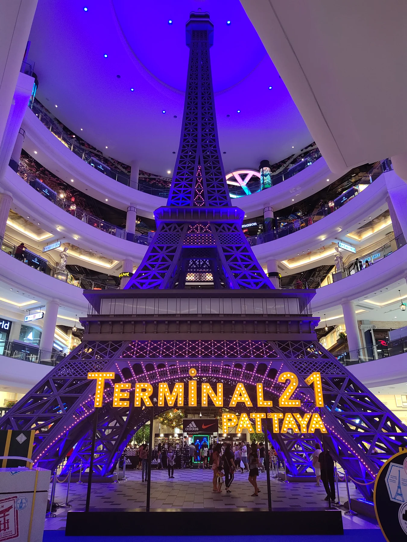 Réplique Eiffel de Terminal 21 Pattaya