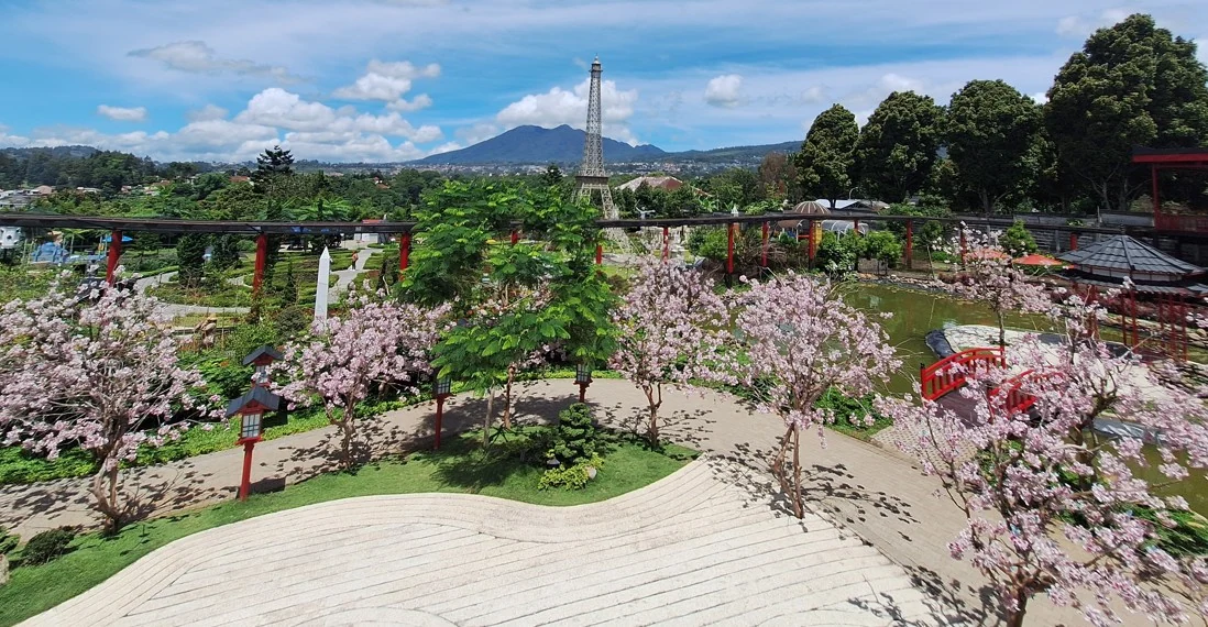 Tour Eiffel — Lembang · Minimania Lembang (fiche de recherche)