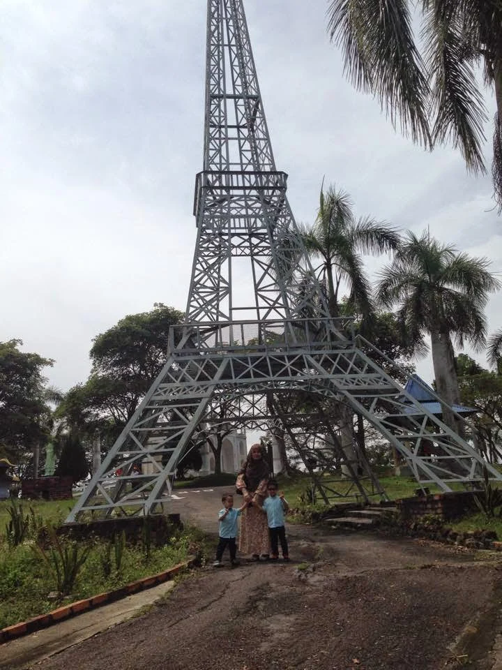 Tour Eiffel — Ayer Hitam · Tropical Village, Batu Pahat, Johor (fiche de recherche)