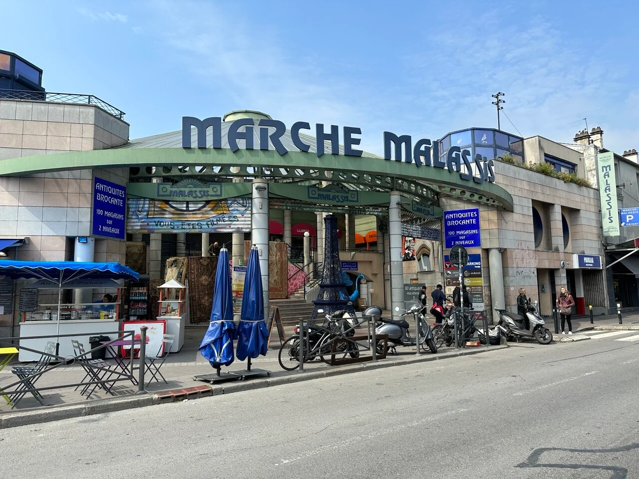 Eiffel replica at the Marché Malassis entrance, Saint-Ouen