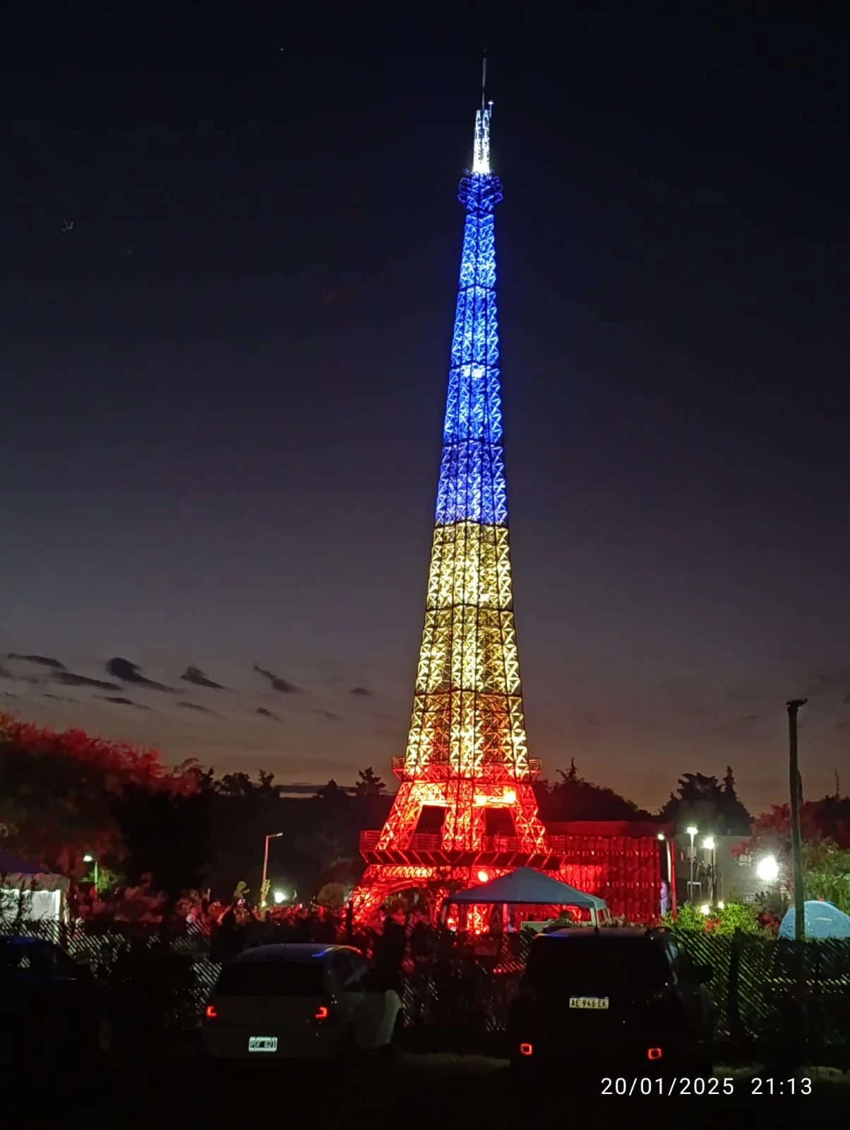 Réplique Eiffel Torre Alicia déplacée