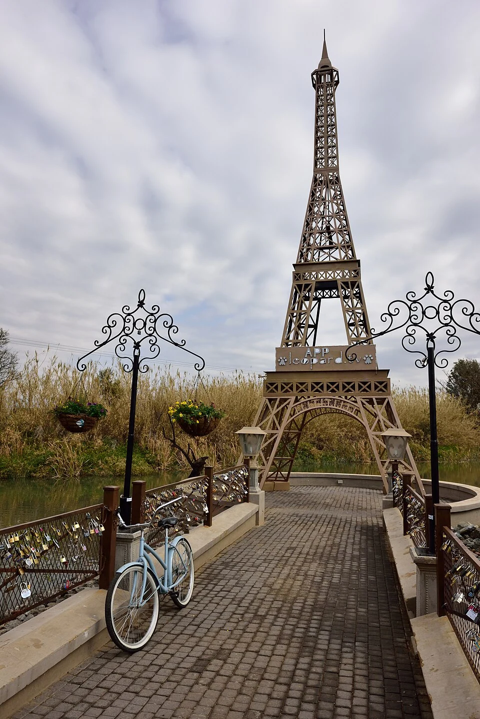Hartbeespoort French Toast Eiffel Tower