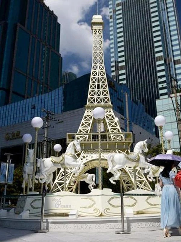 Tower at shopping centre, Shanghai