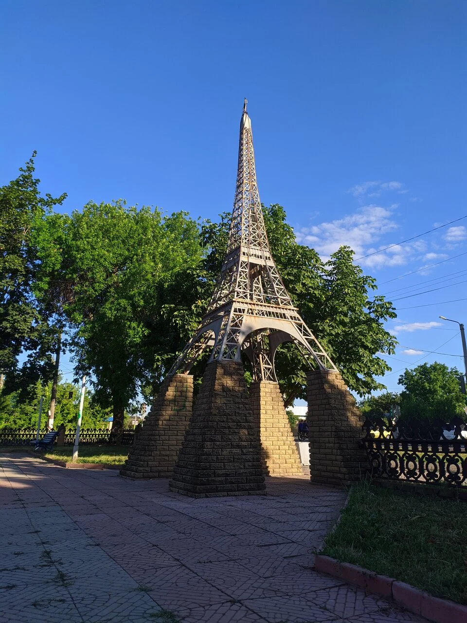 Tower mounted on brick pillars, Dovzhans'ka