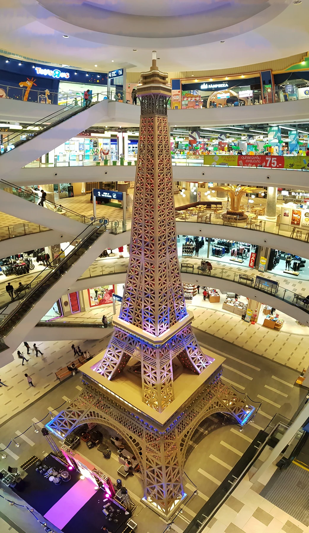 Réplique Eiffel de Terminal 21 Korat