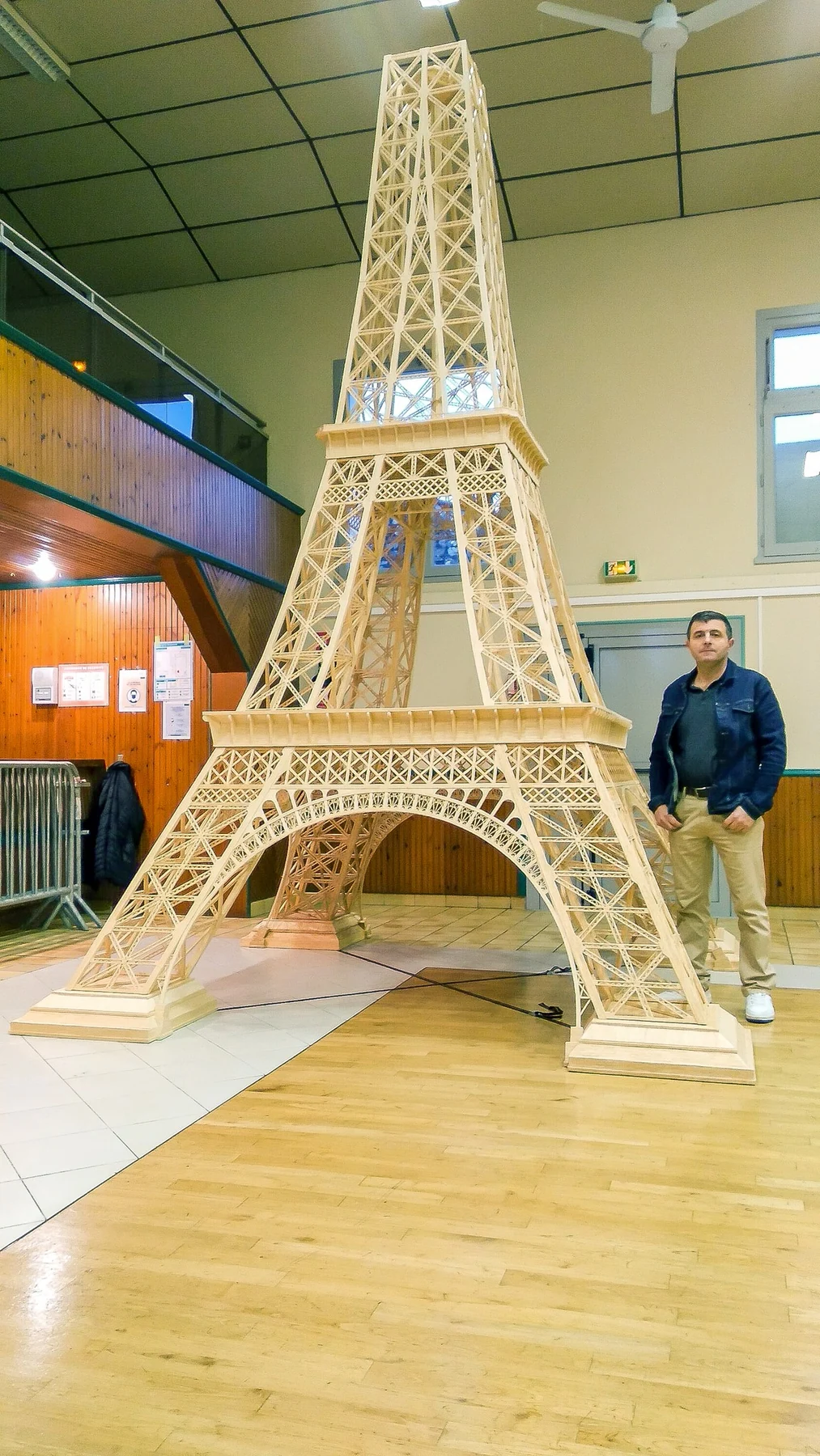 Tour record en allumettes — Saujon