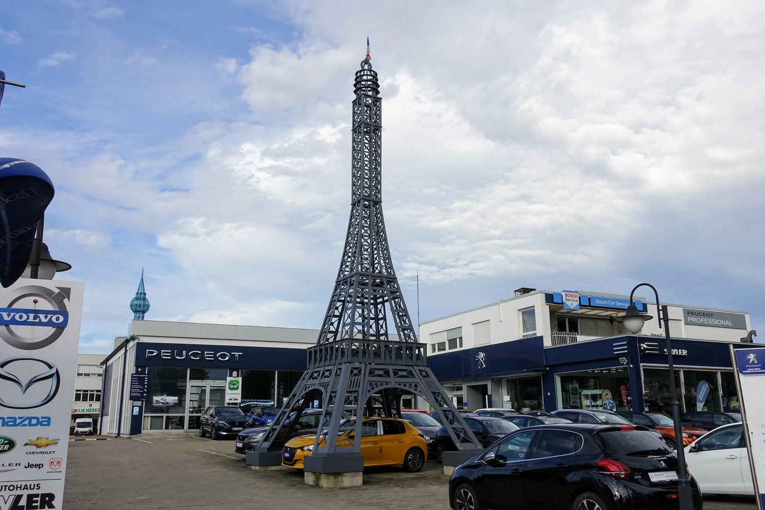Ulm Autohaus Sayler Eiffel replica