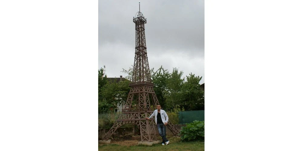 Tour dans un jardin arrière — Vesoul