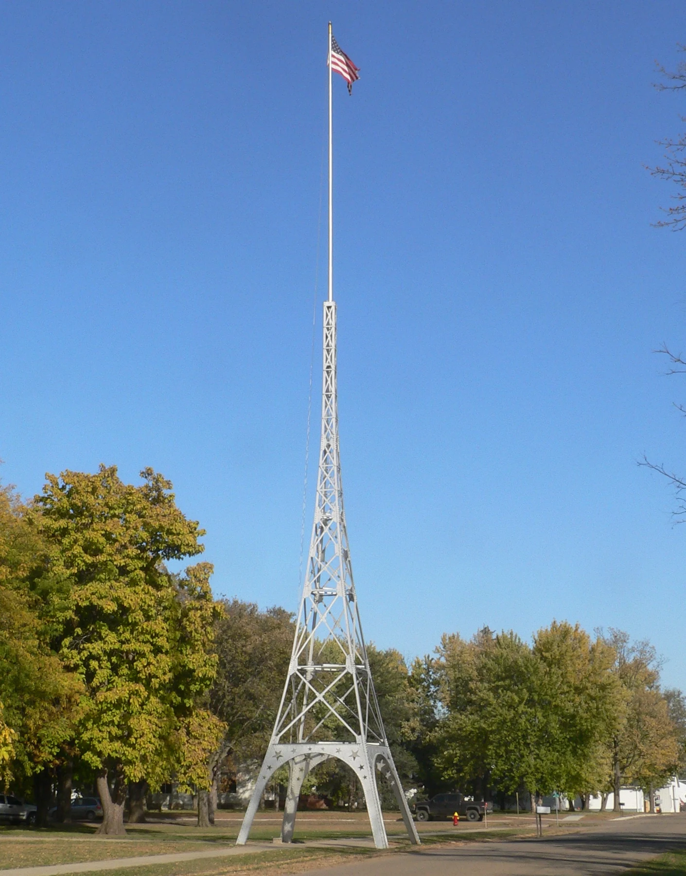 Tyndall Eiffel-style flagpole