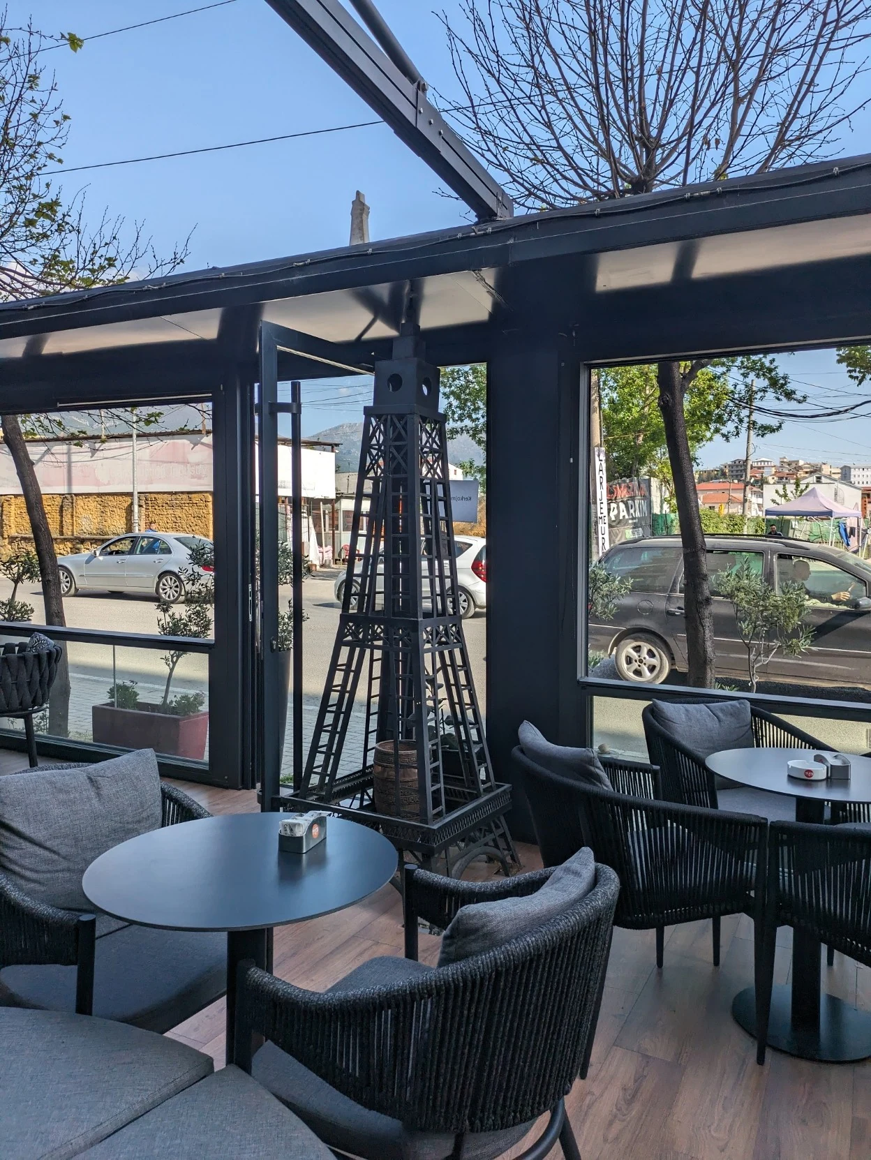 Café Paris — Tirana