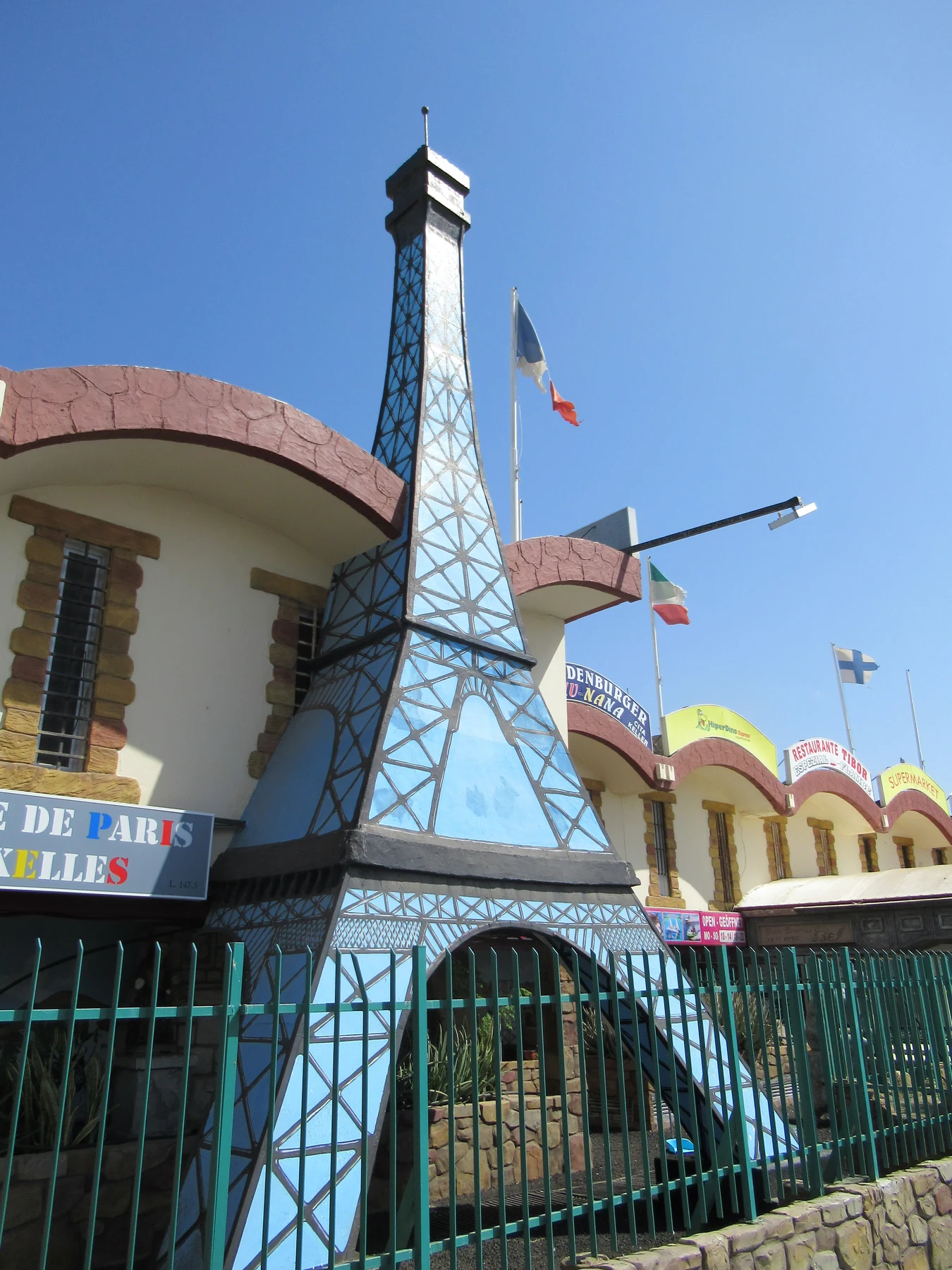 Cita Shopping Centre decorative Eiffel tower