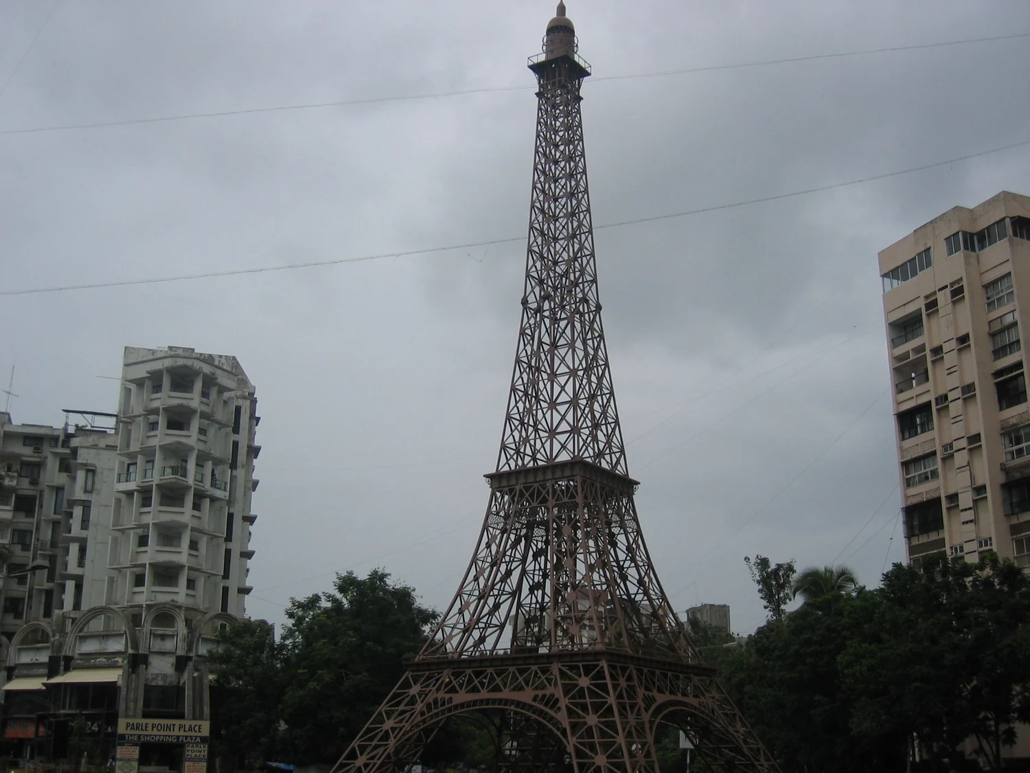 Réplique Eiffel de Parle Point à Surat