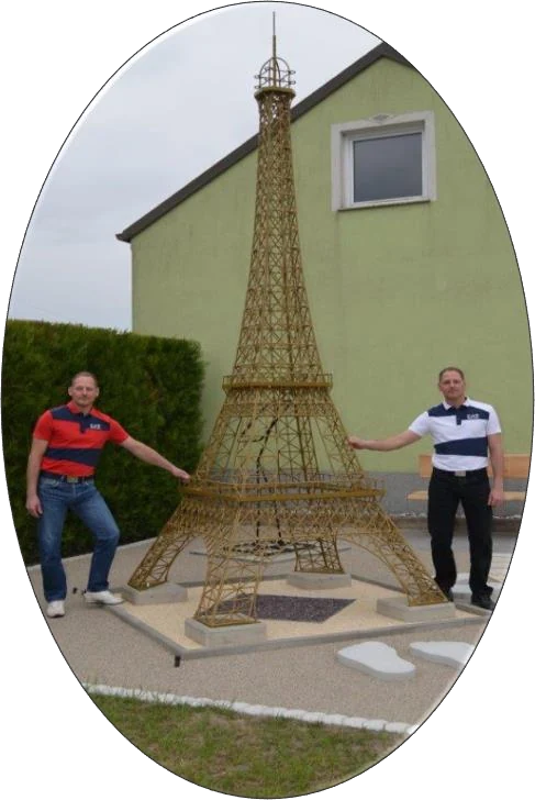 Tour de jardin construite par deux frères jumeaux — Zwingendorf