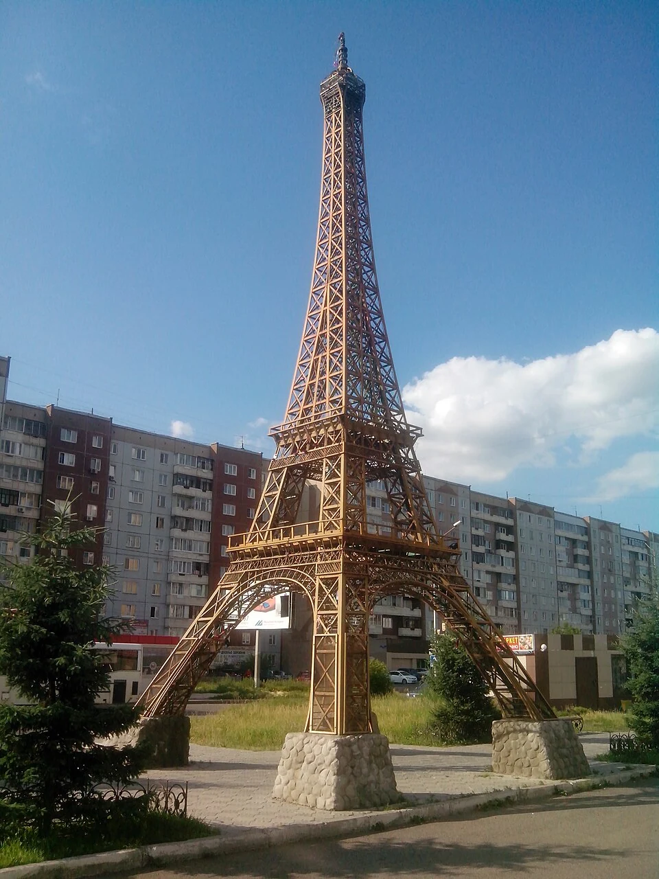 Krasnoyarsk Bonjour Eiffel Tower
