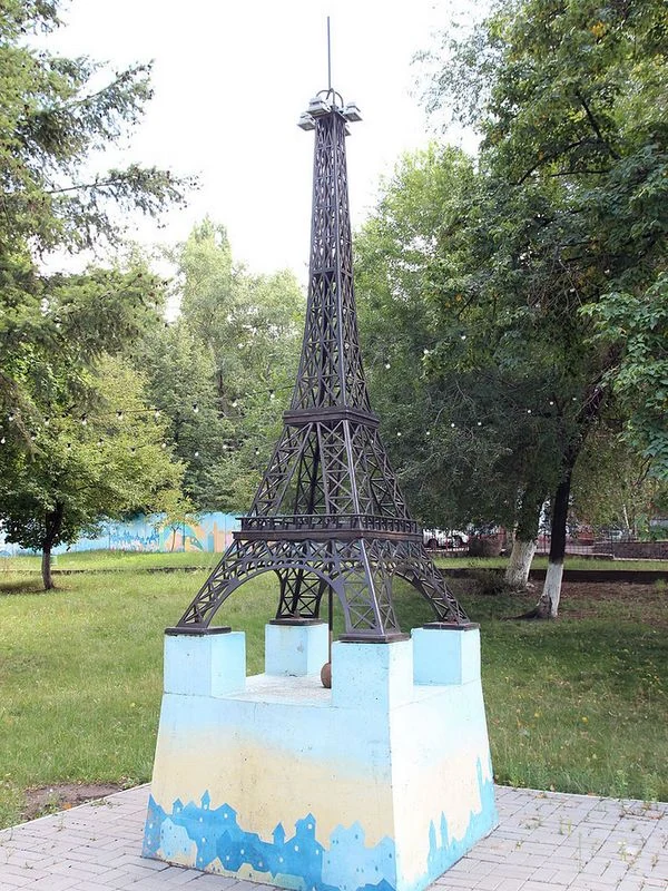Voronezh Nikitin Gymnasium Eiffel Tower