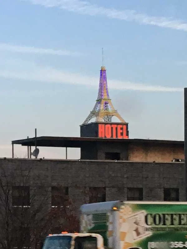 Queens Paris Suites Hotel Eiffel replica