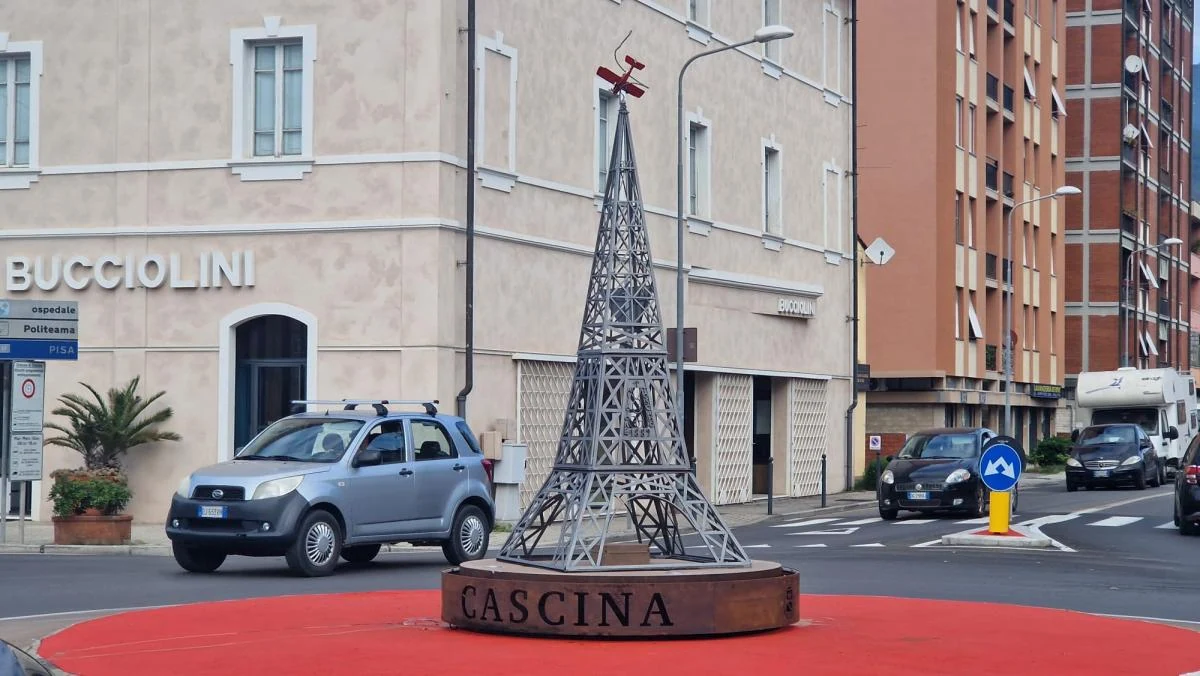 Tour Eiffel — Cascina · Rond-point (fiche de recherche)
