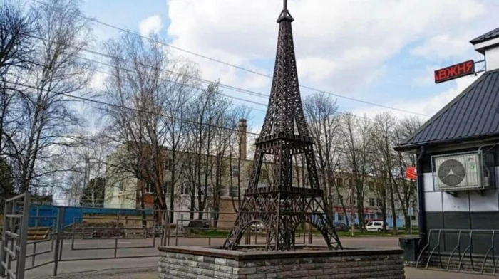 Eiffel Tower near a shop at a bus stop, Nizhyn