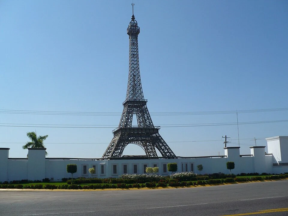 Motel Paris Eiffel Tower, Culiacán