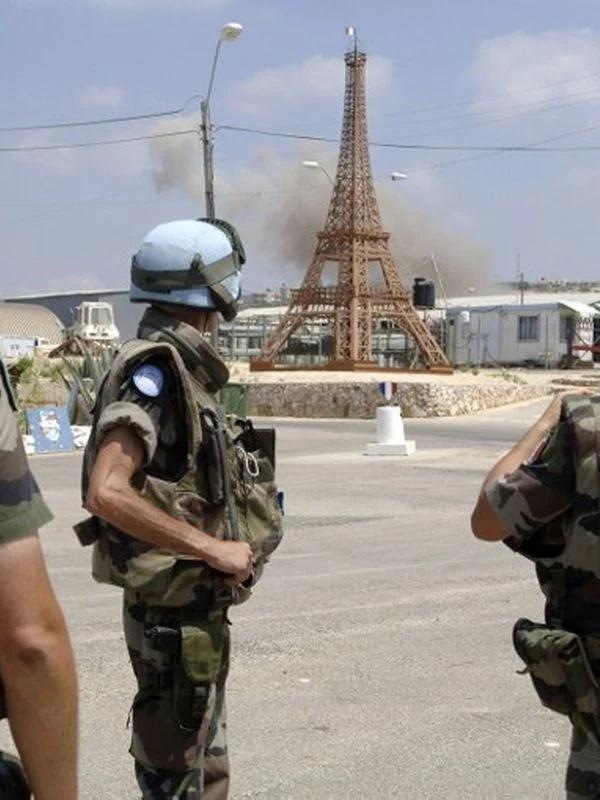 Tour Eiffel — Localisation à confirmer · Blue Helmet Camp (fiche de recherche)
