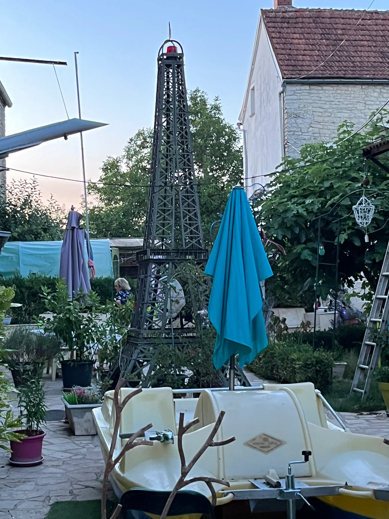 Nuits courtyard Eiffel replica