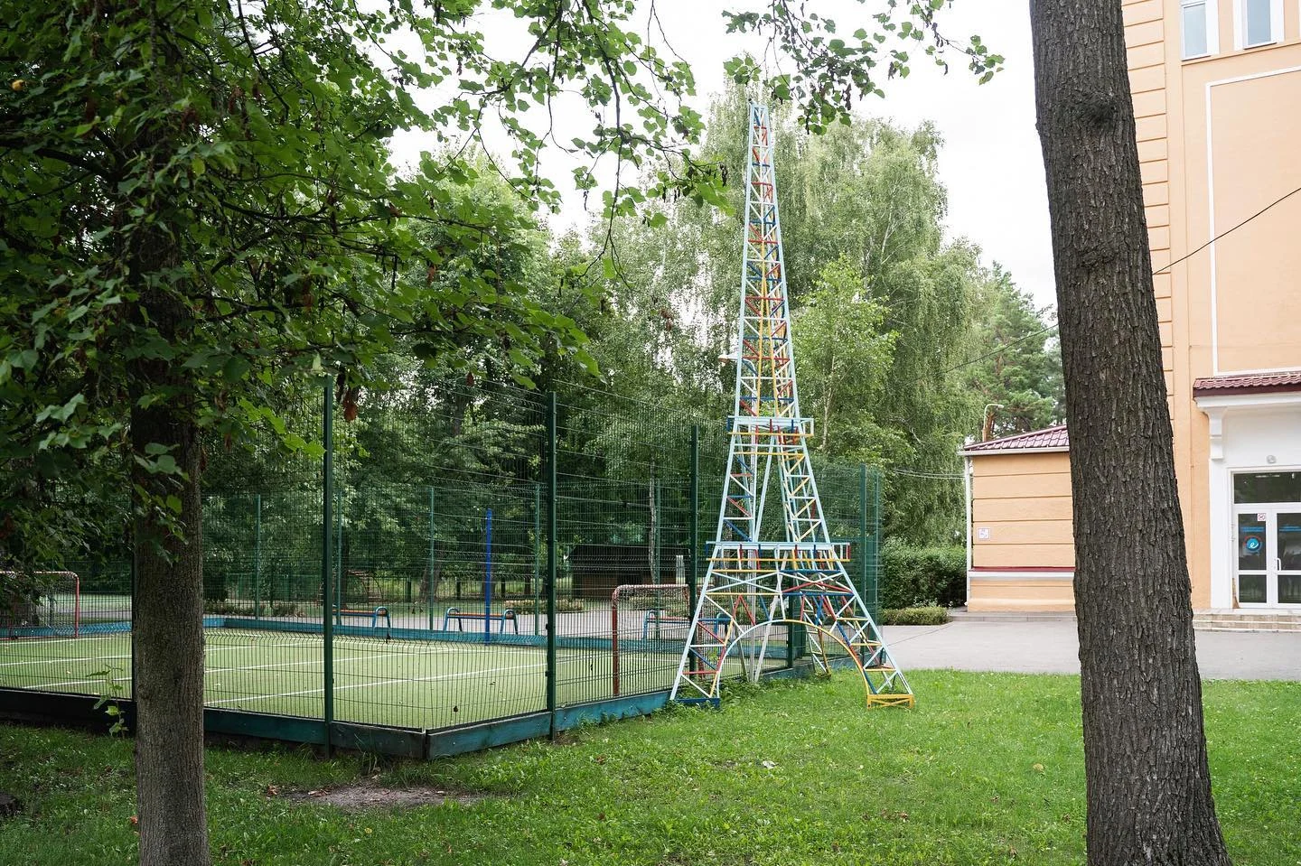 Tour de l’école française — Puscha Vodytsya