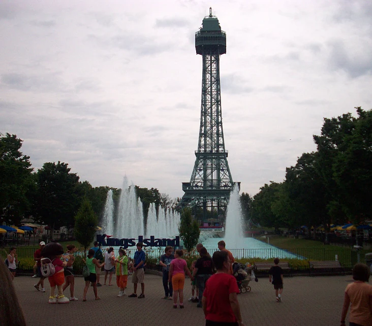 Kings Island Eiffel Tower, Ohio