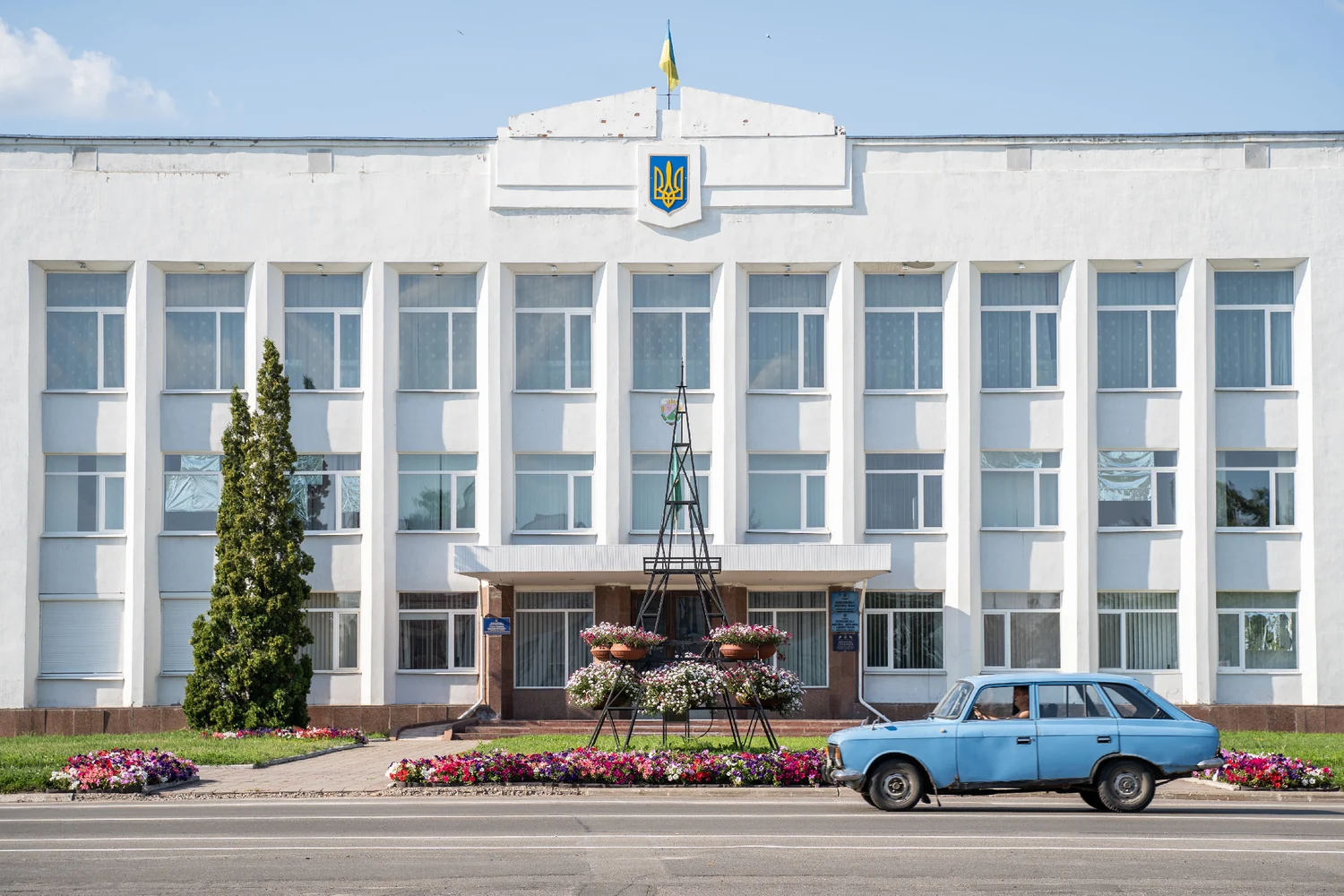Tour du fleuriste près de la mairie — Koriukivka