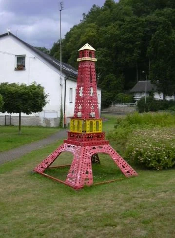 Outdoor Merkur Eiffel statue, Police nad Metují (historical lead)