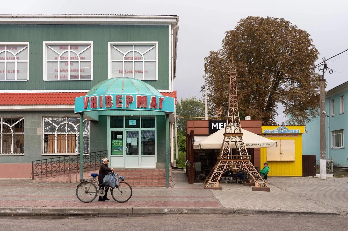 Tour près d’un café — Bilopillya