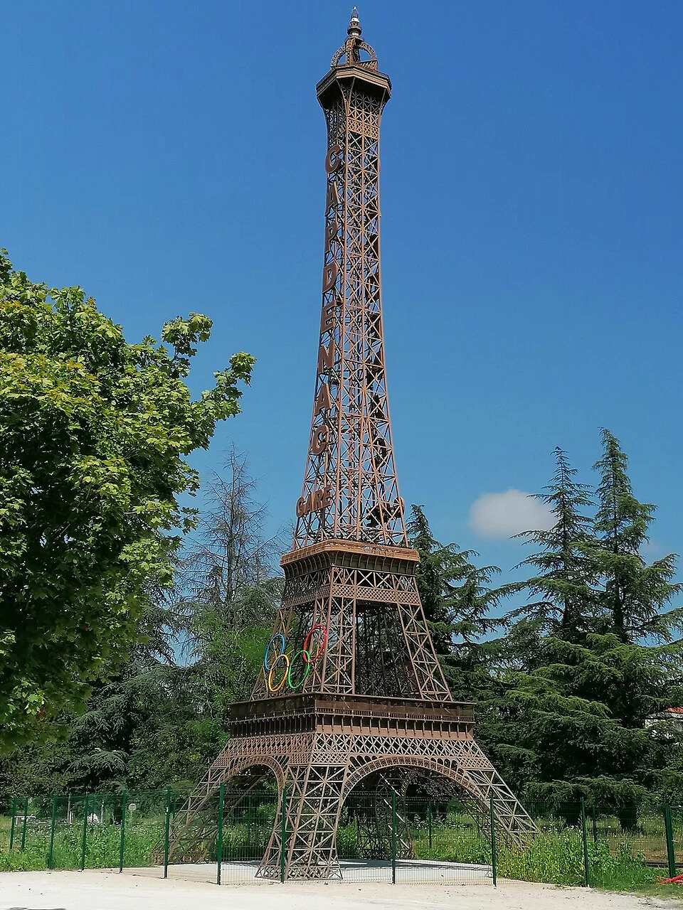 Capdenac-Gare Eiffel replica
