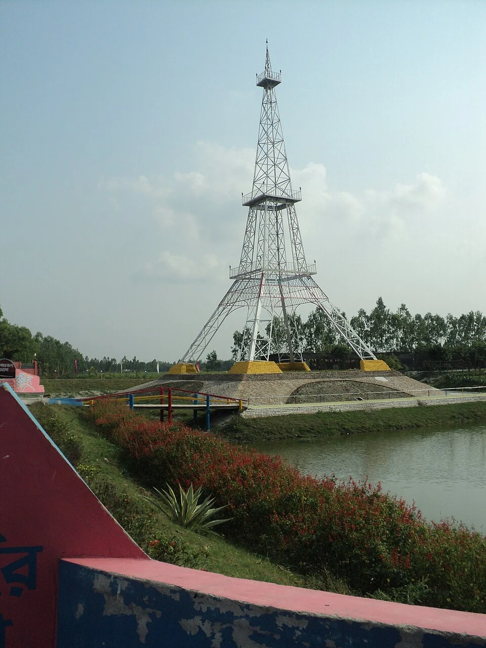 Vinna Jogot Eiffel Tower, Rangpur