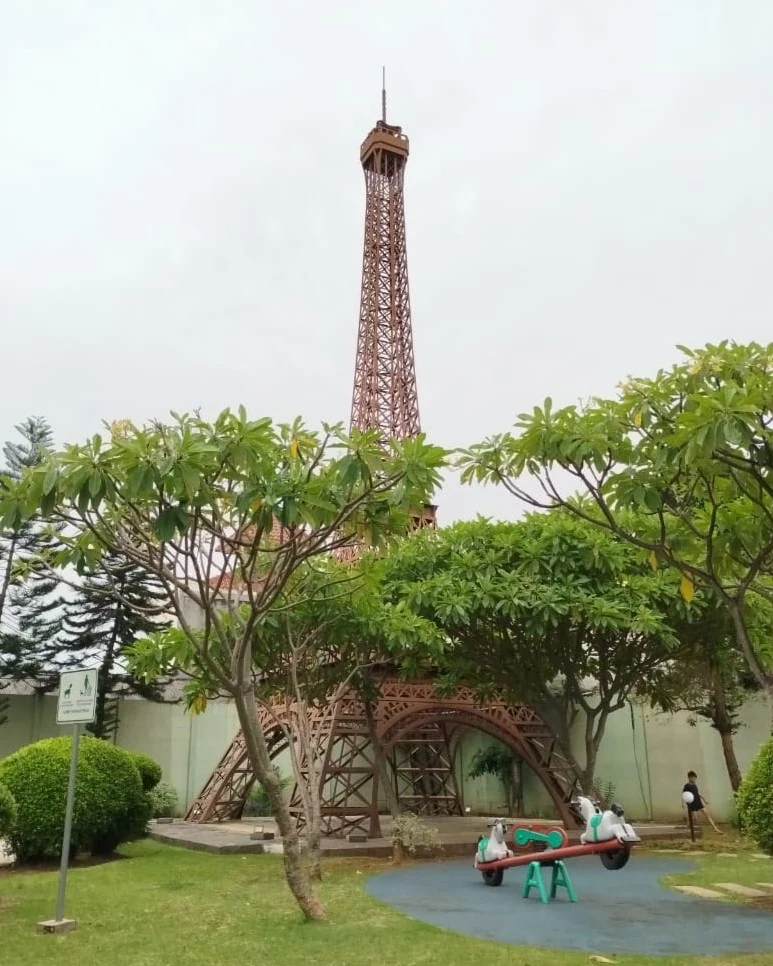 Green Lake City Eiffel replica, Tangerang