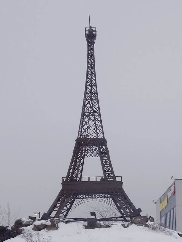 Former Solarium de Paris Eiffel replica