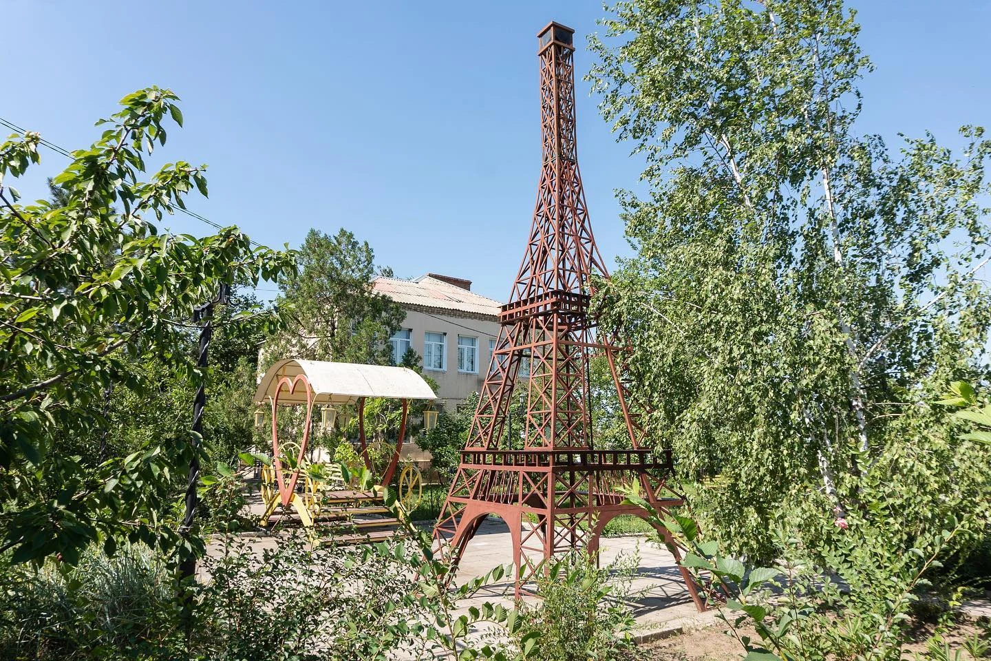 Tour du parc près du conseil du village — Olshanske