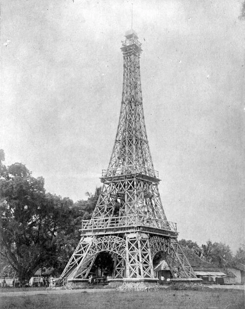Tour Eiffel — Tasikmalaya · Structure historique en bambou de l’époque du couronnement (fiche de recherche)