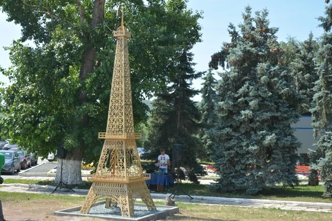 Tower at a road junction, Samara