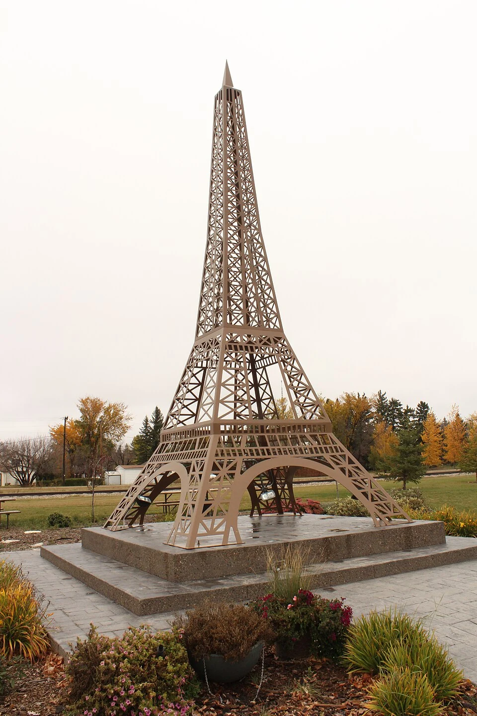 Montmartre Eiffel Tower, Saskatchewan