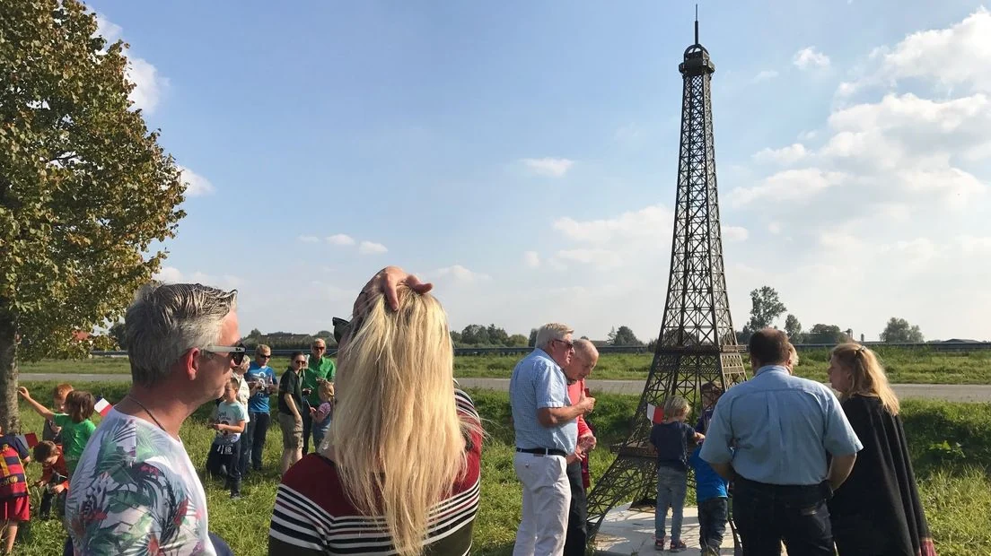 IJzendijke Petit Paris Eiffel replica